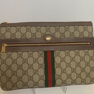 GUCCI Ophidia GG Supreme Pouch, Beige